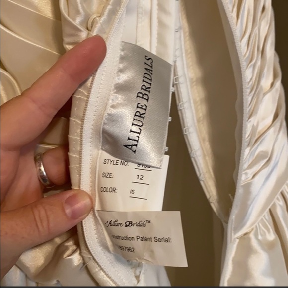 Wedding Dress - Brand New! Never Worn - Picture 7 of 11